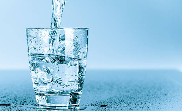 beneficios beber mucha agua