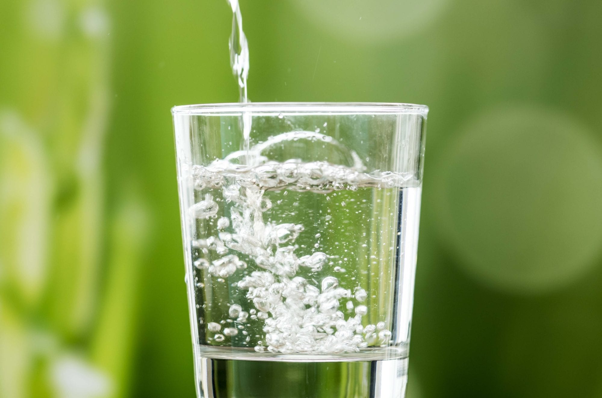 Agua mineral natural o agua filtrada