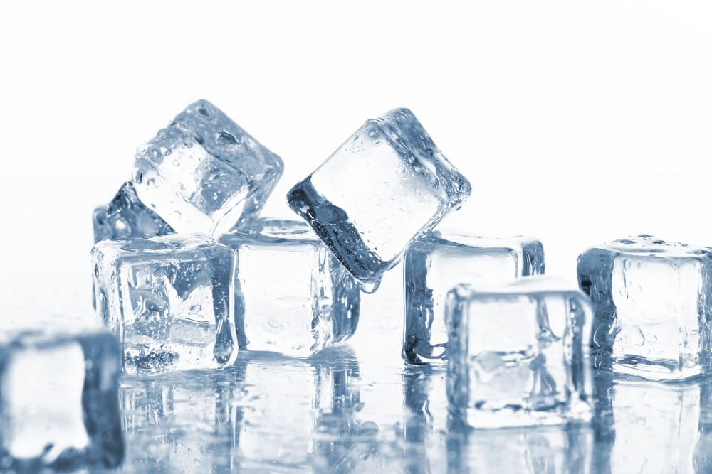 agua de bolsas de cubitos de hielo