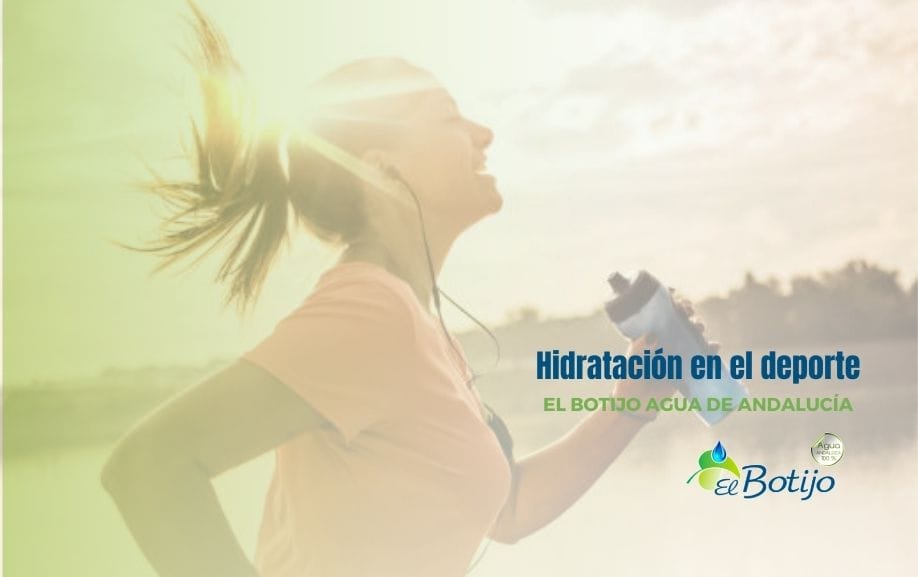 Chica hidratándose mientras practica deporte