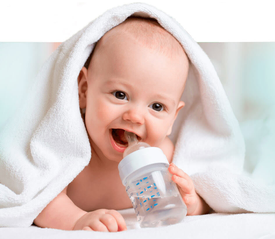 Agua mineral embotellada para bebes